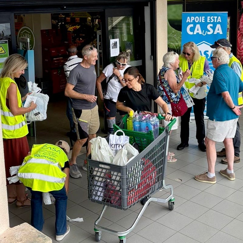 Madeira Friends join CASA for food drive at Pingo Doce