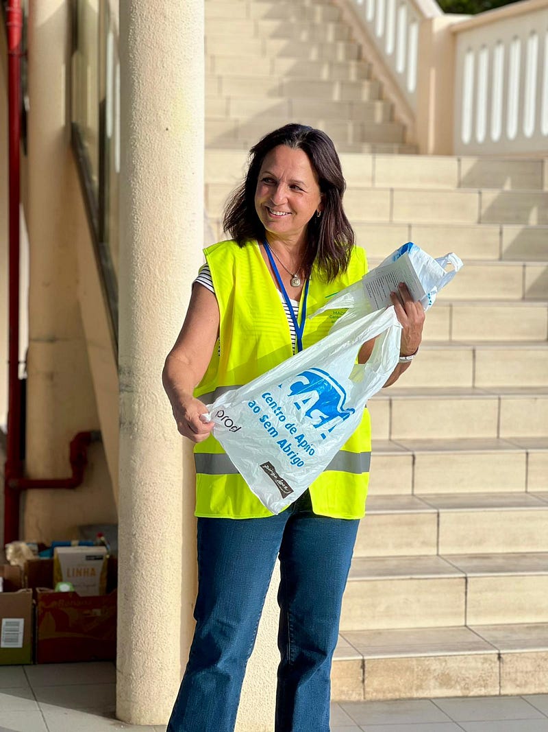 Madeira Friends join CASA for food drive at Pingo Doce