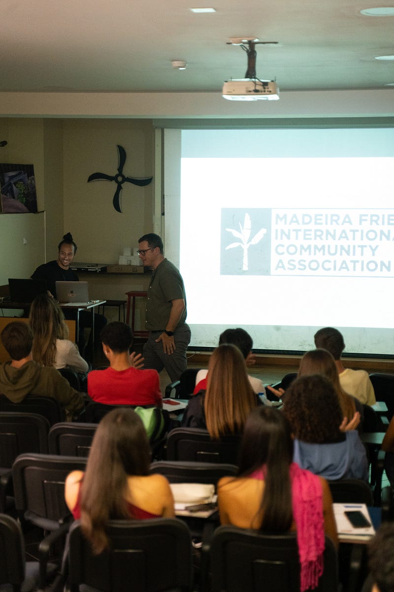 Madeira Friends share insights on digital transformation and community impact with Apel students